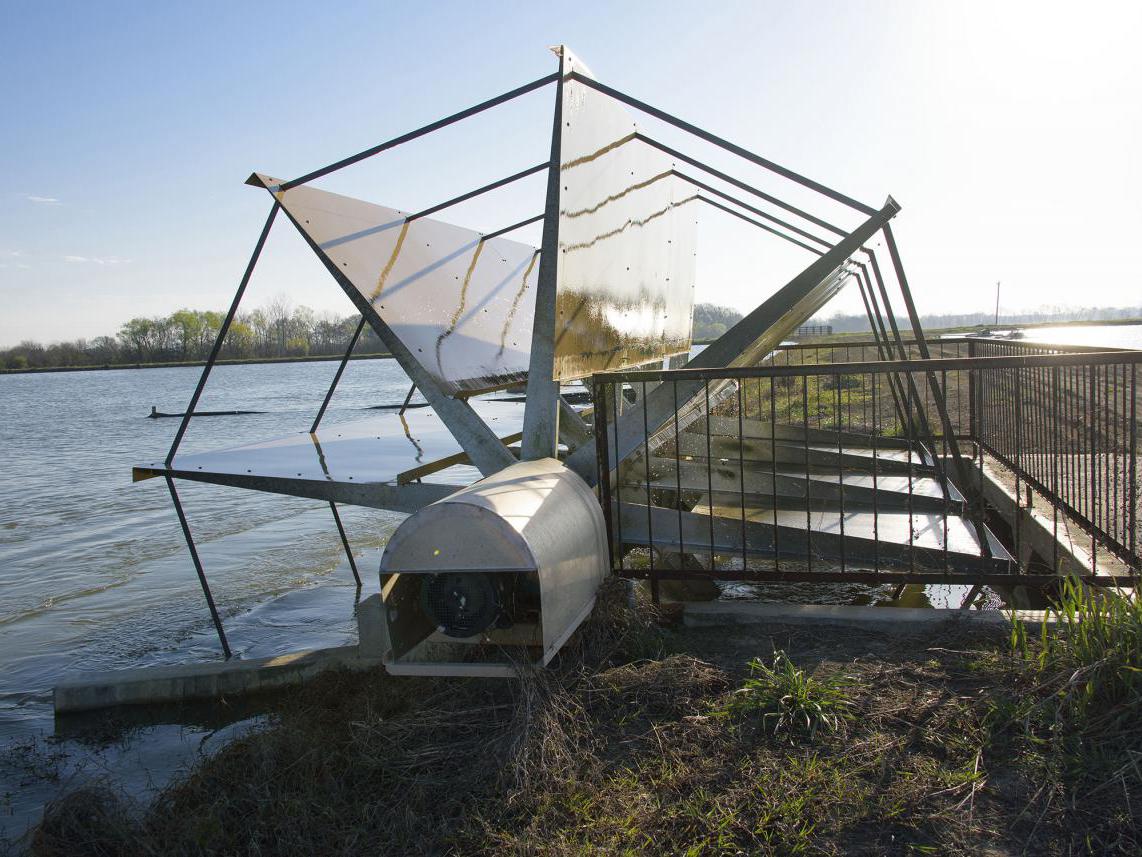 Increasing aeration rates per acre is one emerging method Mississippi catfish producers are using to improve efficiency in smaller ponds. (Photo by MSU Extension Service/Kevin Hudson)